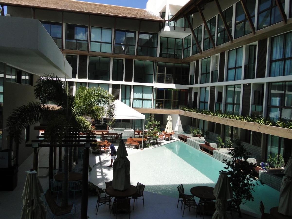 Sunny Hall *